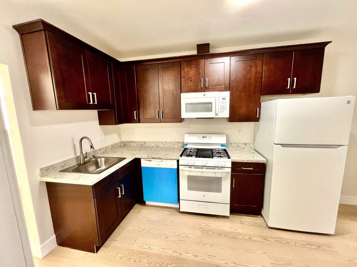 Apartment for rent at 1557 Innes Ave, San Francisco, CA 94124