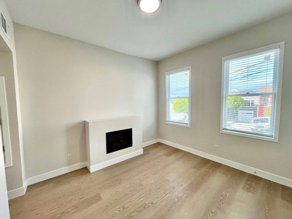 Apartment for rent at 1557 Innes Ave, San Francisco, CA 94124