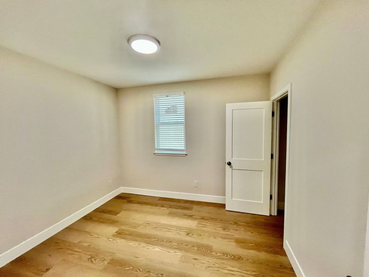 Apartment for rent at 1557 Innes Ave, San Francisco, CA 94124