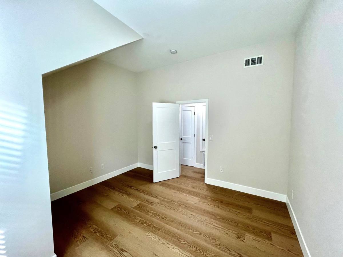 Apartment for rent at 1559 Innes Ave, San Francisco, CA 94124
