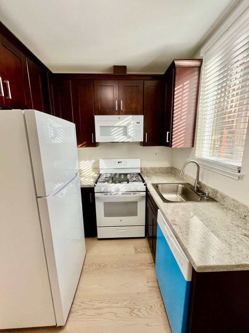 Apartment for rent at 1559 Innes Ave, San Francisco, CA 94124
