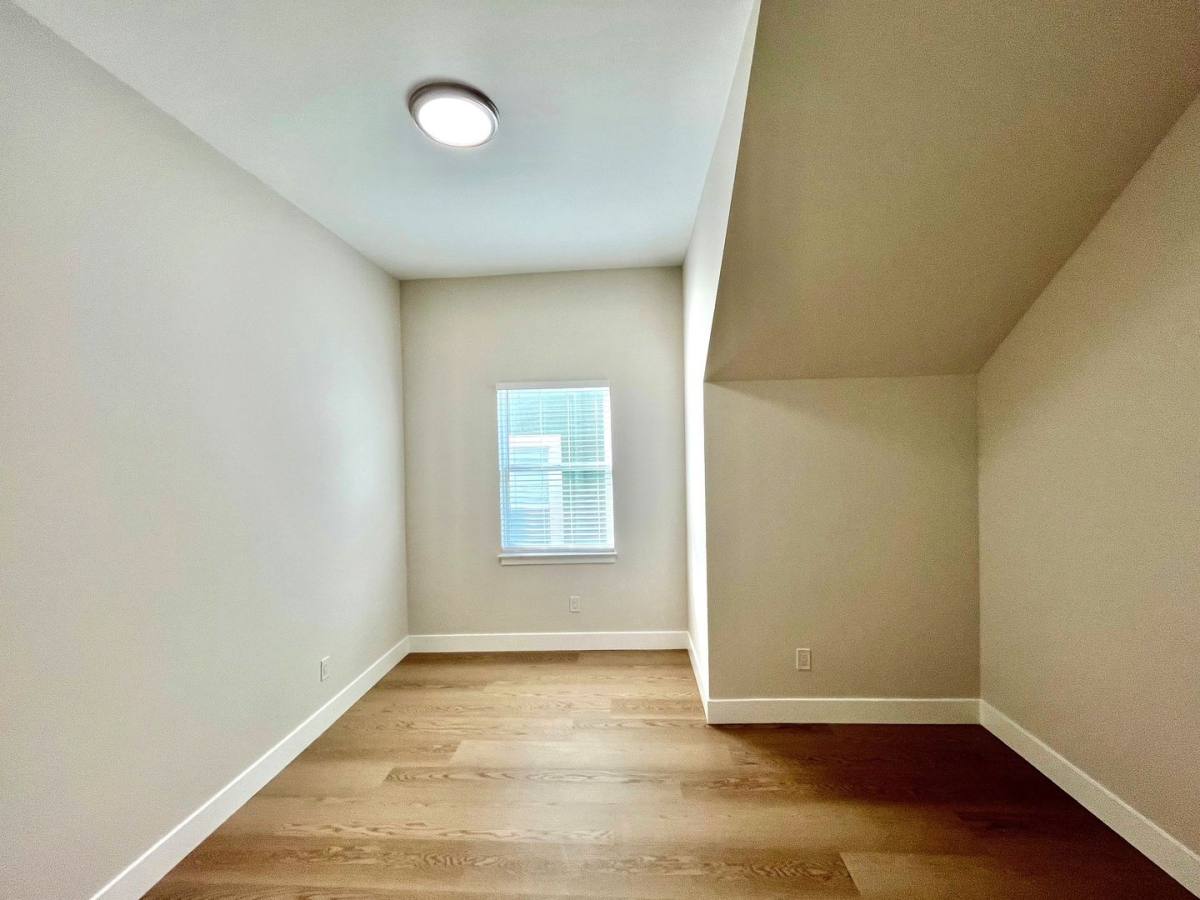 Apartment for rent at 1559 Innes Ave, San Francisco, CA 94124