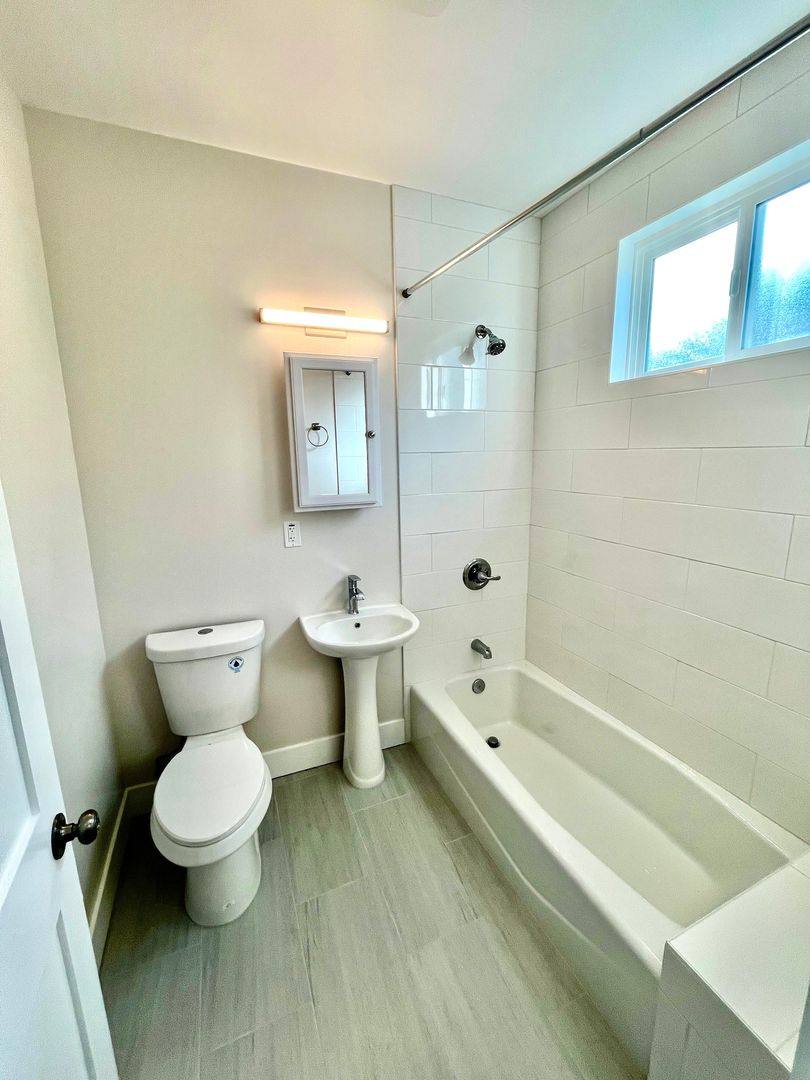 Apartment for rent at 1559 Innes Ave, San Francisco, CA 94124