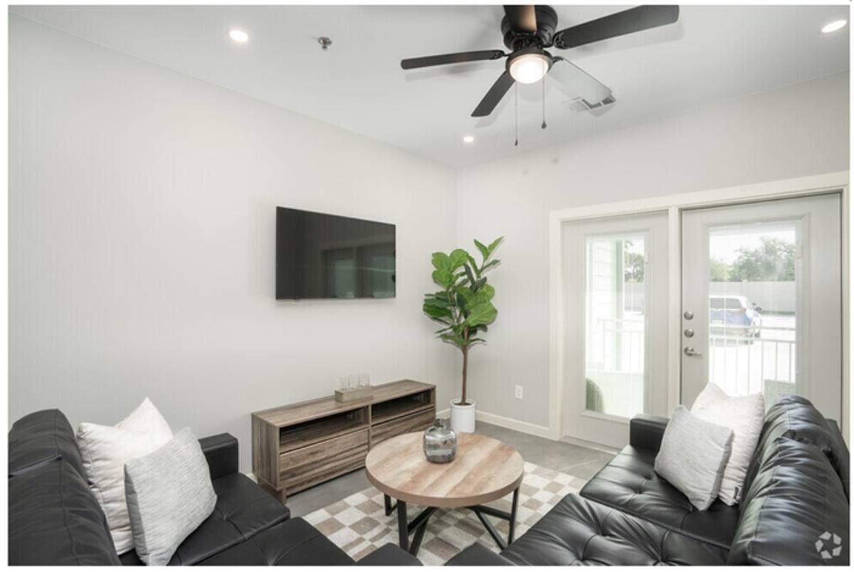 Apartment for rent at 615 Dallas Ave, McAllen, TX 78501