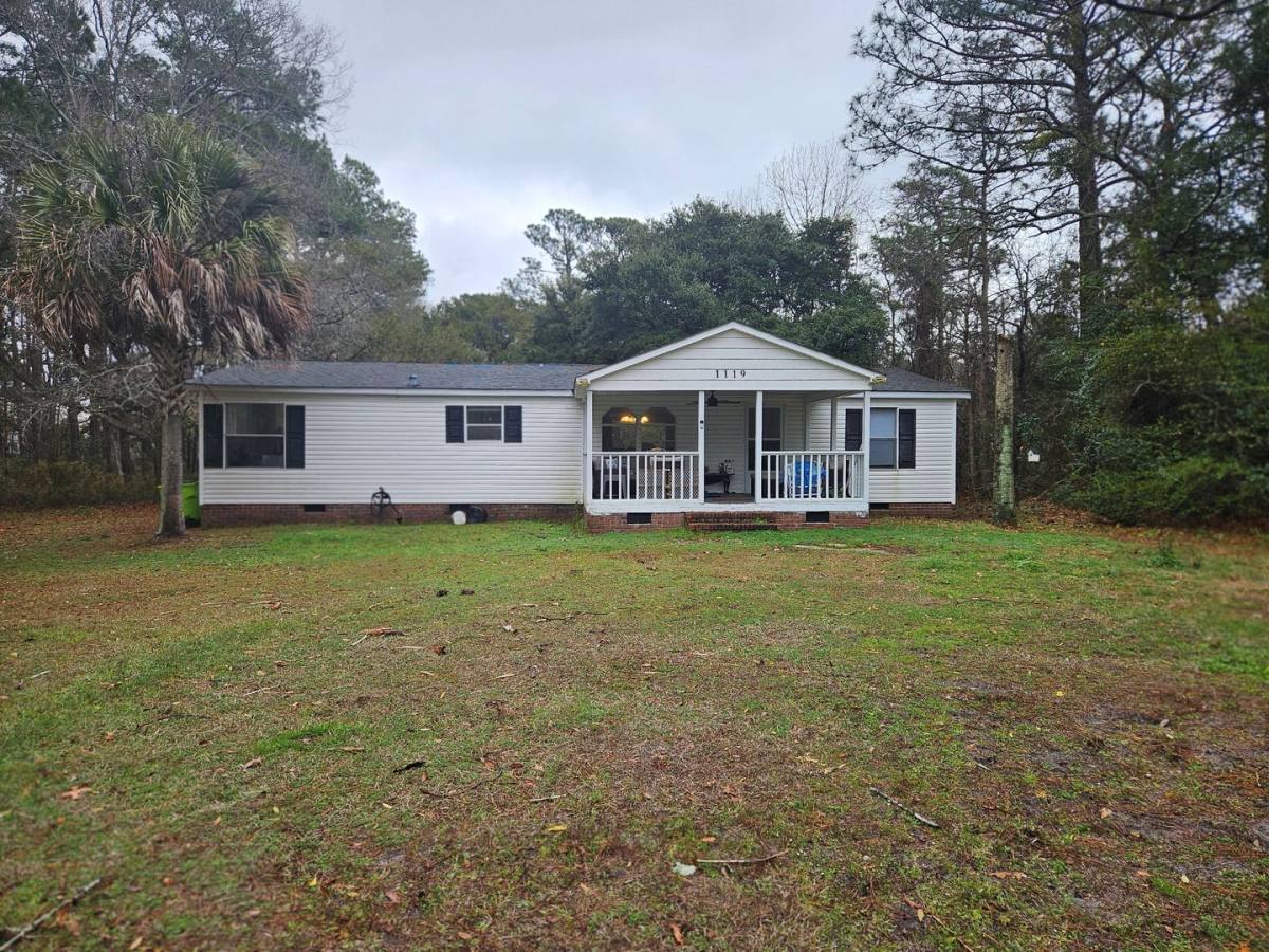 House for rent at 1119 Ccc Rd, Sneads Ferry, NC 28460