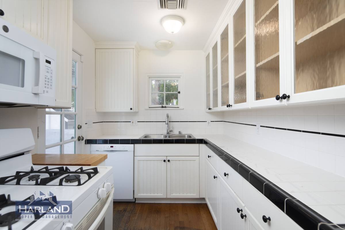 House for rent at 409 Dunemere Dr, La Jolla, CA 92037