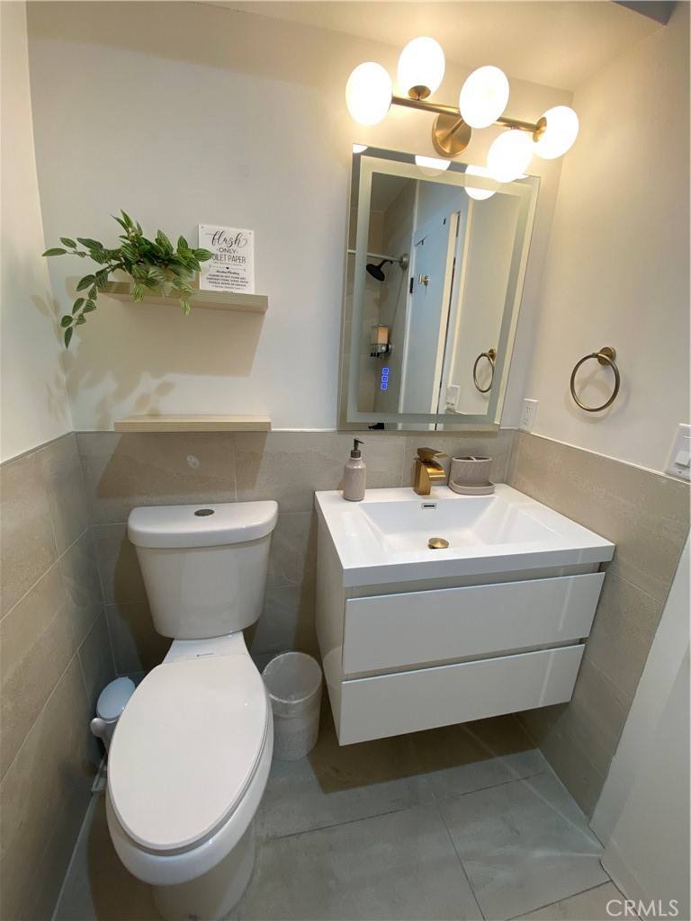 Apartment for rent at 827 S Manhattan Place #205, Los Angeles, CA 90005