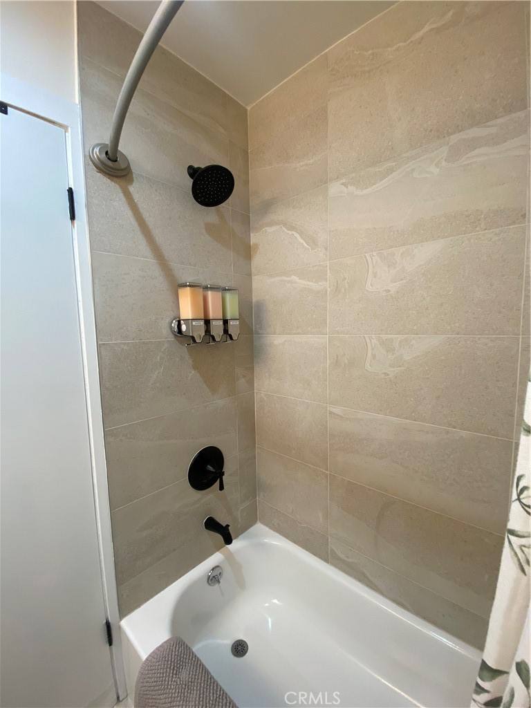 Apartment for rent at 827 S Manhattan Place #205, Los Angeles, CA 90005