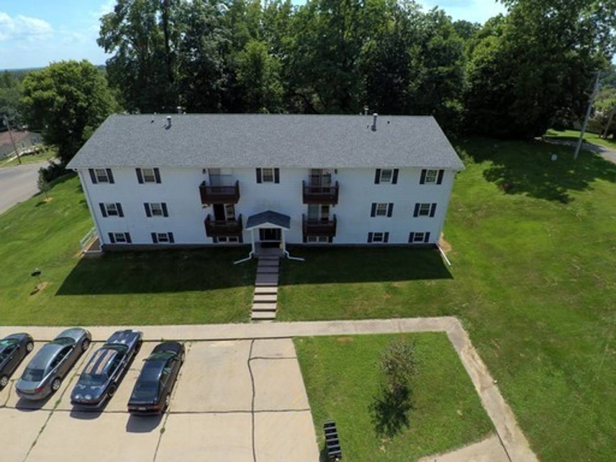 Apartment for rent at 1510 Chicago Ave, Savanna, IL 61074