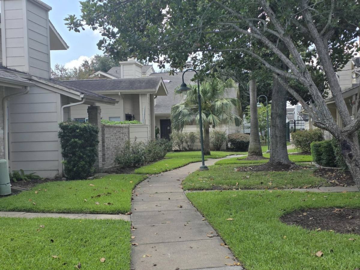 Townhouse for rent at 13034 Leader St, Houston, TX 77072