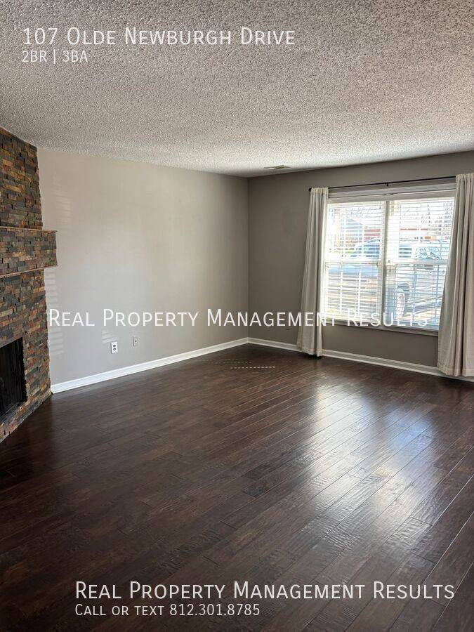 Townhouse for rent at 107 Olde Newburgh Dr, Newburgh, IN 47630
