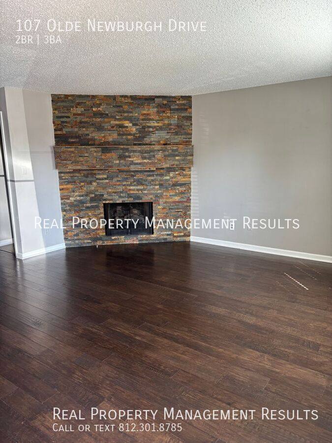 Townhouse for rent at 107 Olde Newburgh Dr, Newburgh, IN 47630