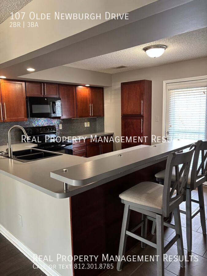 Townhouse for rent at 107 Olde Newburgh Dr, Newburgh, IN 47630