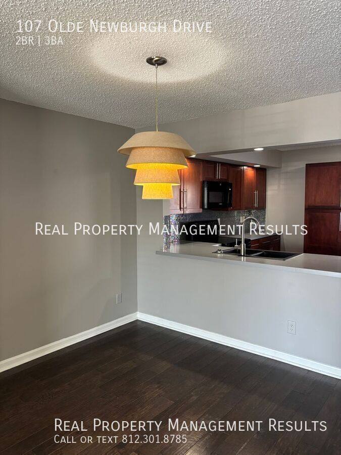 Townhouse for rent at 107 Olde Newburgh Dr, Newburgh, IN 47630