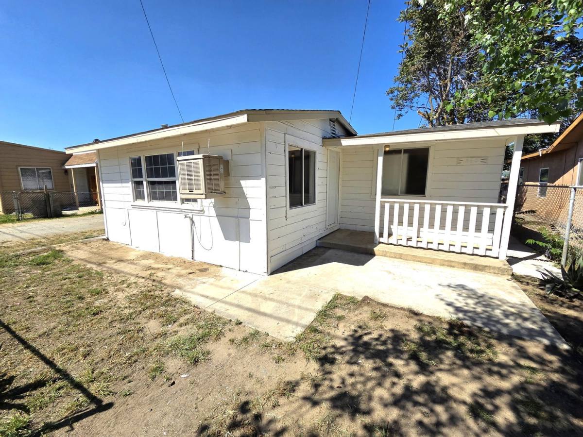 House for rent at 860 E River Ave, Porterville, CA 93257