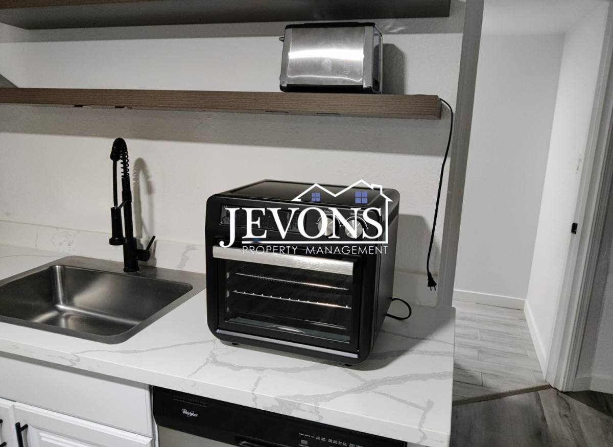 Apartment for rent at 630 N Skyline Dr, Tacoma, WA 98406