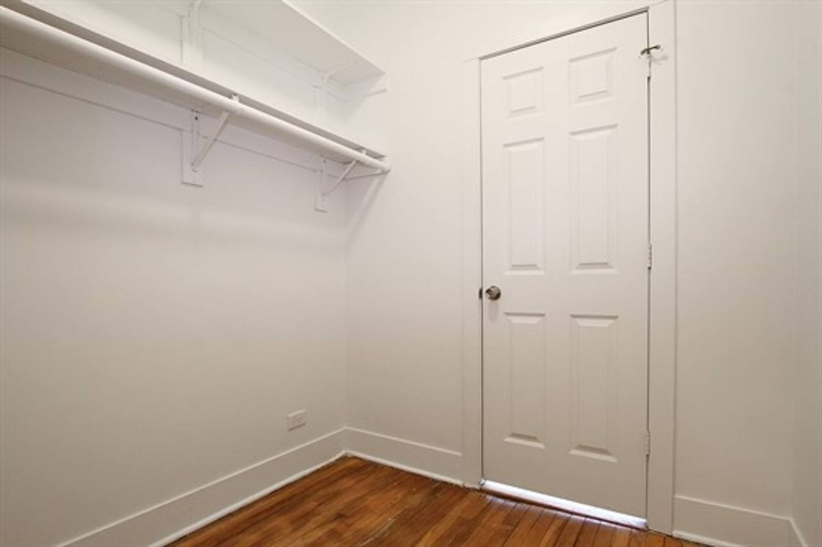 Apartment for rent at 7057 S Princeton Ave, Chicago, IL 60621