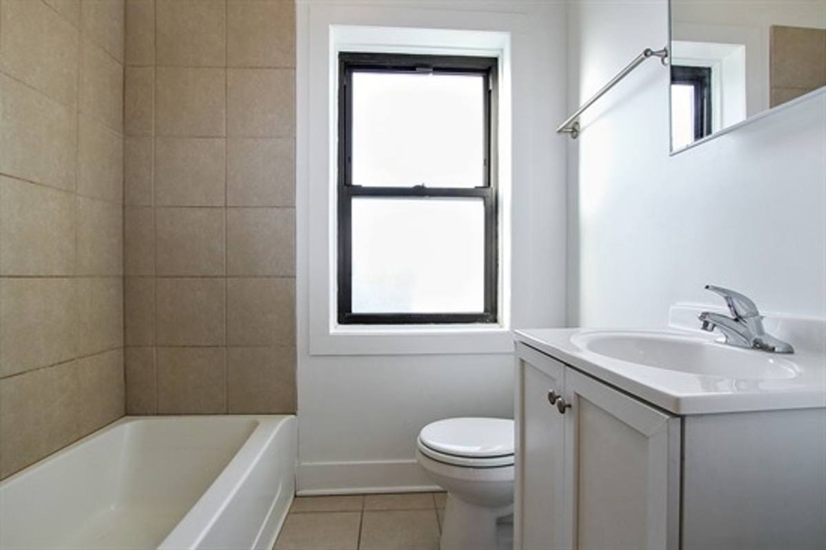 Apartment for rent at 7057 S Princeton Ave, Chicago, IL 60621