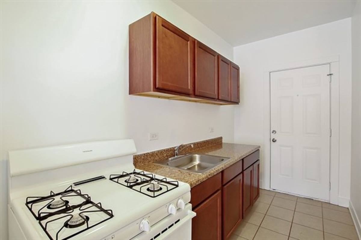 Apartment for rent at 7057 S Princeton Ave, Chicago, IL 60621