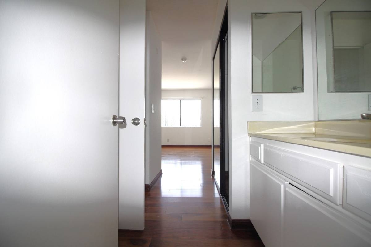 Apartment for rent at 4844 Riverton Ave, North Hollywood, CA 91602