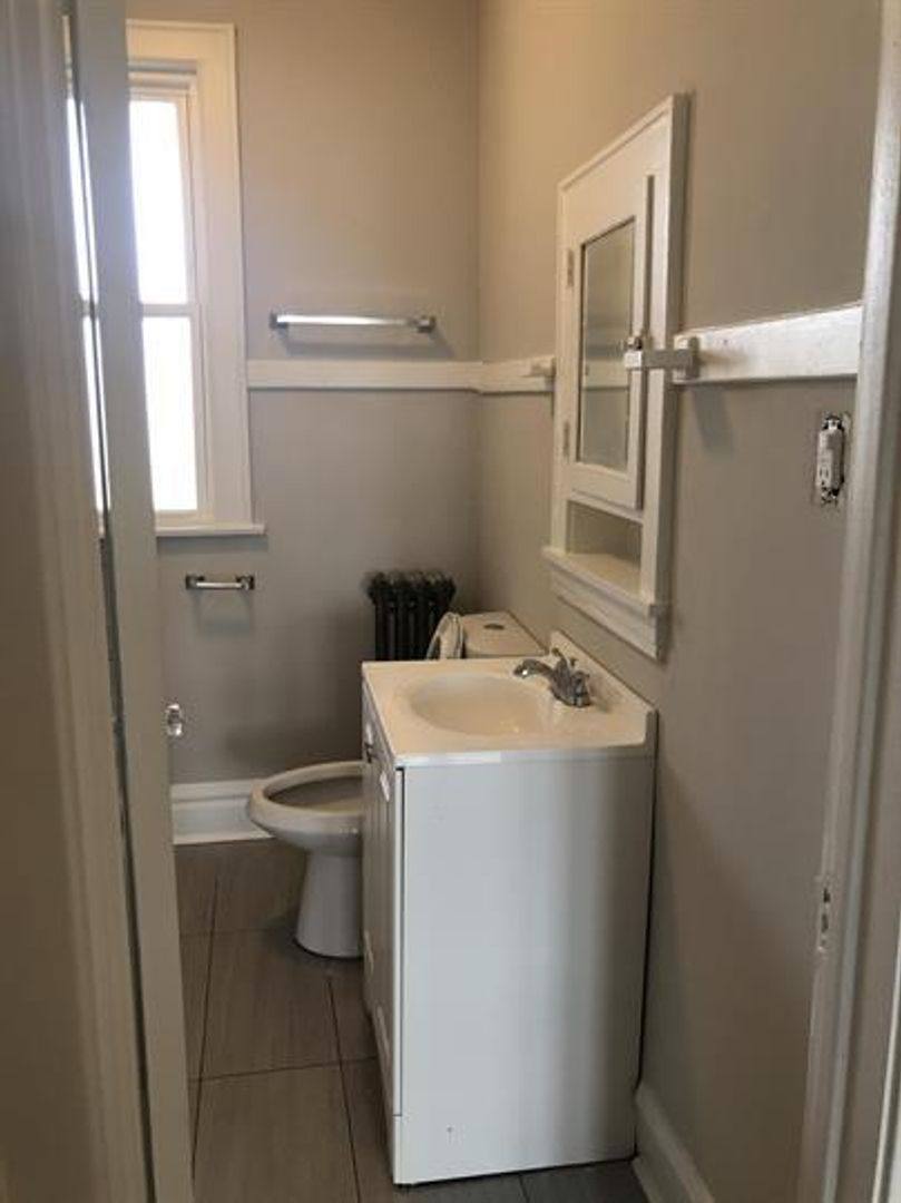 Apartment for rent at 1852 S Gunderson Ave, Berwyn, IL 60402