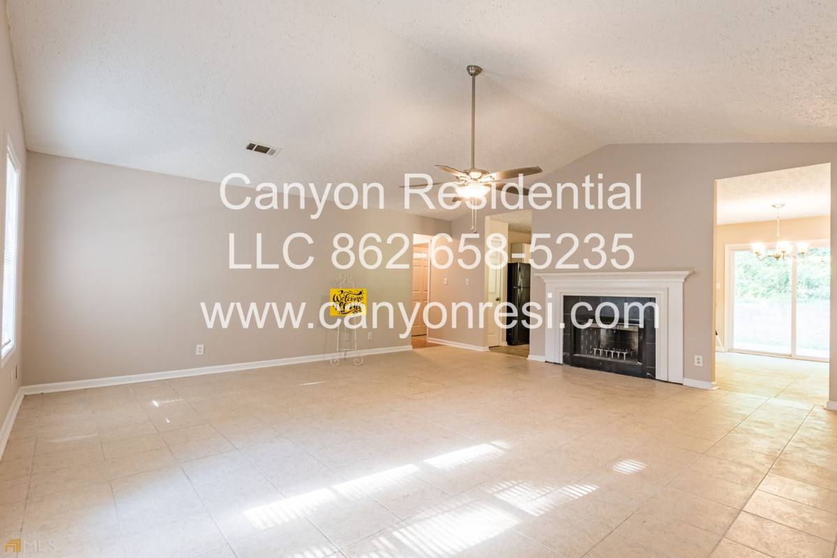 House for rent at 220 Splitwood Lane, Fairburn, GA 30213