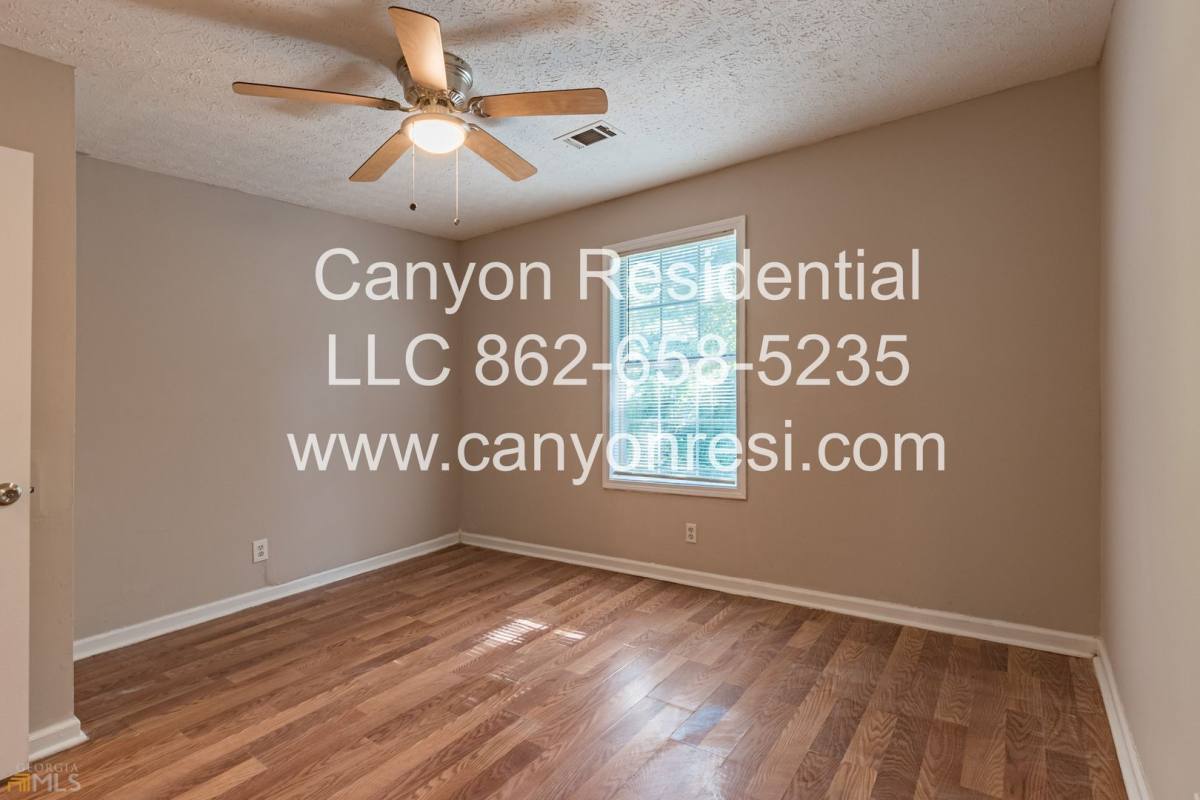 House for rent at 220 Splitwood Lane, Fairburn, GA 30213