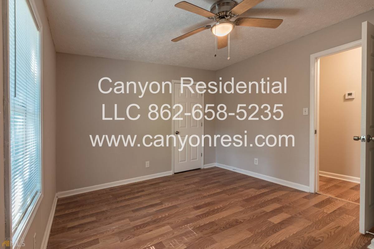 House for rent at 220 Splitwood Lane, Fairburn, GA 30213
