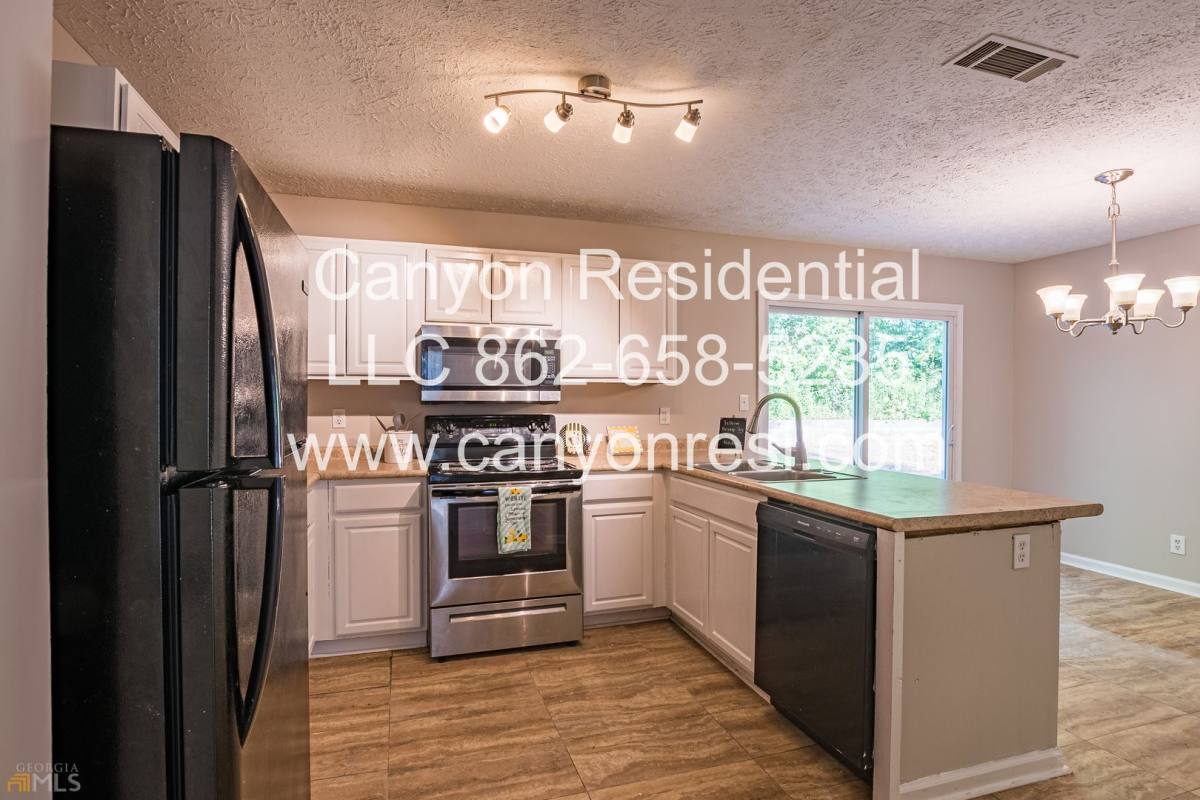 House for rent at 220 Splitwood Lane, Fairburn, GA 30213