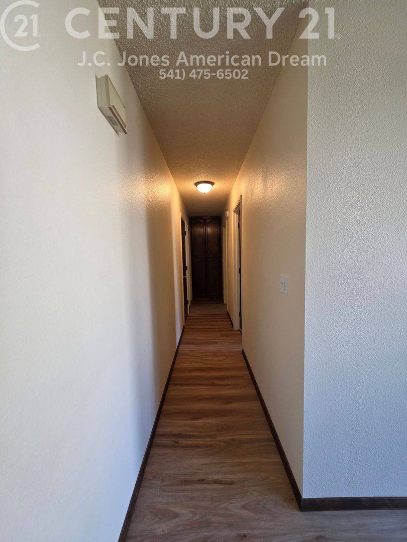 Apartment for rent at 809 NW C St, Grants Pass, OR 97526