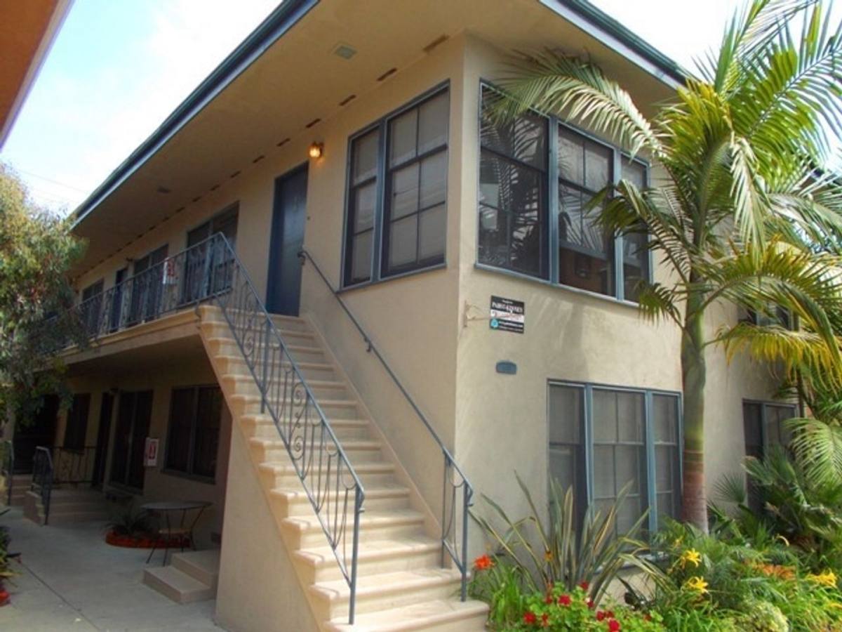 Apartment for rent at 60 Belmont Ave, Long Beach, CA 90803