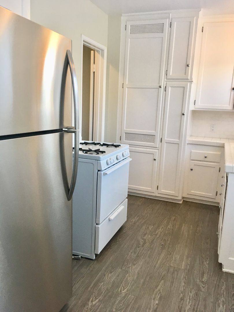 Apartment for rent at 60 Belmont Ave, Long Beach, CA 90803