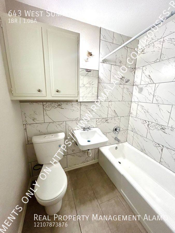 Apartment for rent at 643 W Summit Ave #12, San Antonio, TX 78212