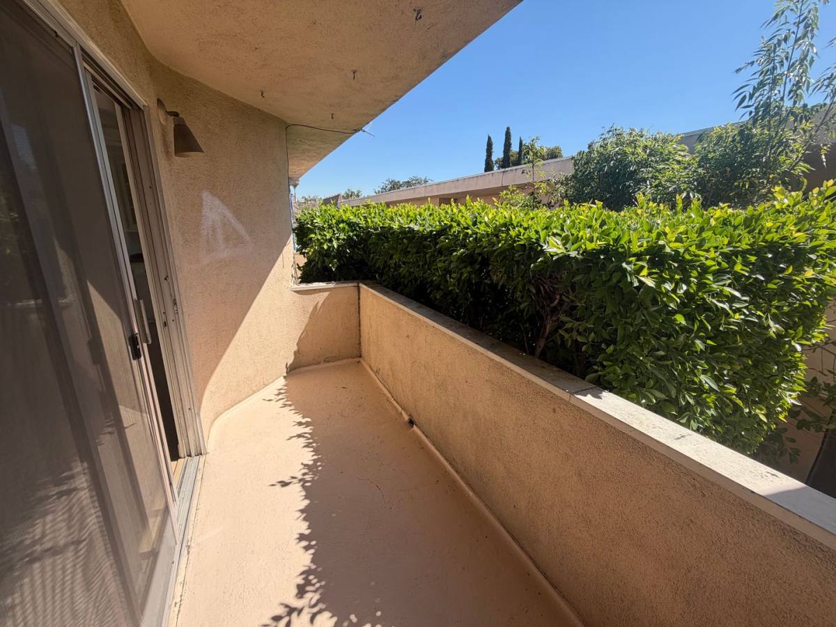 Apartment for rent at 3629 -3635 Vinton Ave, Los Angeles, CA 90034