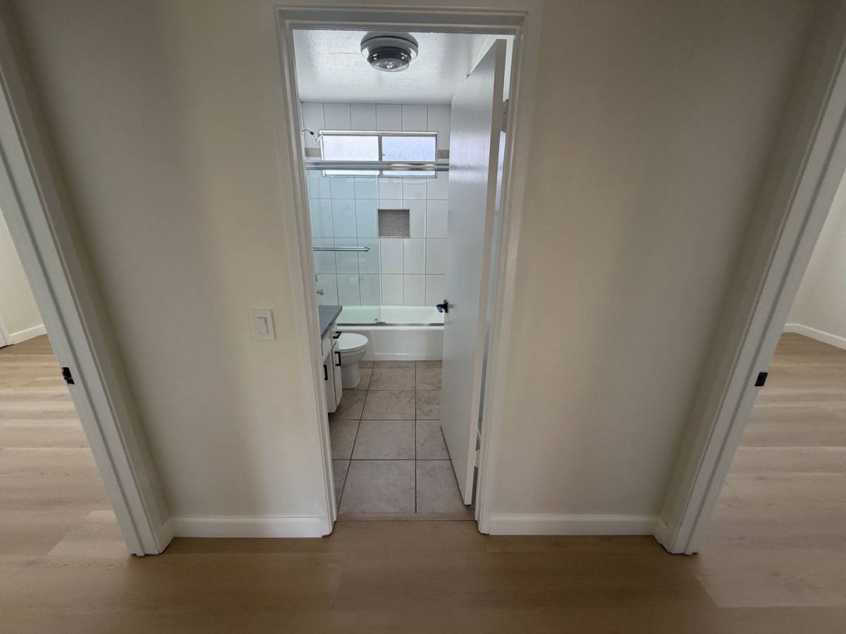 Apartment for rent at 3629 -3635 Vinton Ave, Los Angeles, CA 90034
