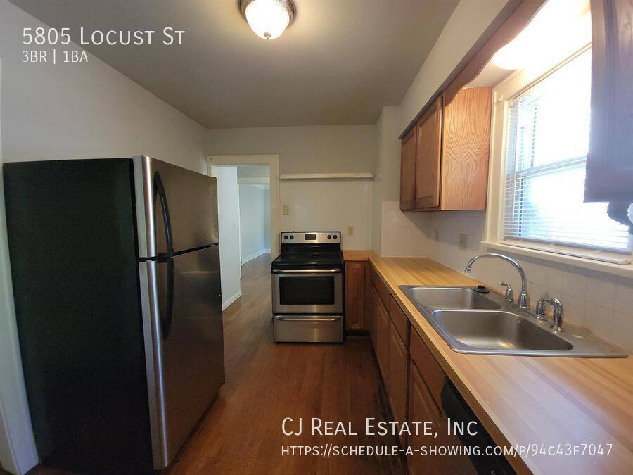 House for rent at 5805 Locust St, Kansas City, MO 64110