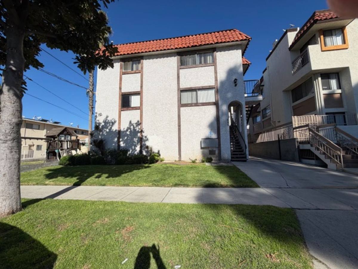 Apartment for rent at 635 E Chestnut, Glendale, CA 91205