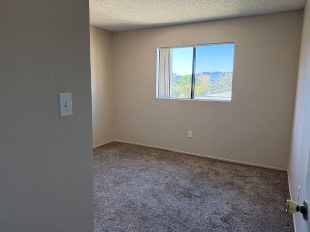 Apartment for rent at 635 E Chestnut, Glendale, CA 91205