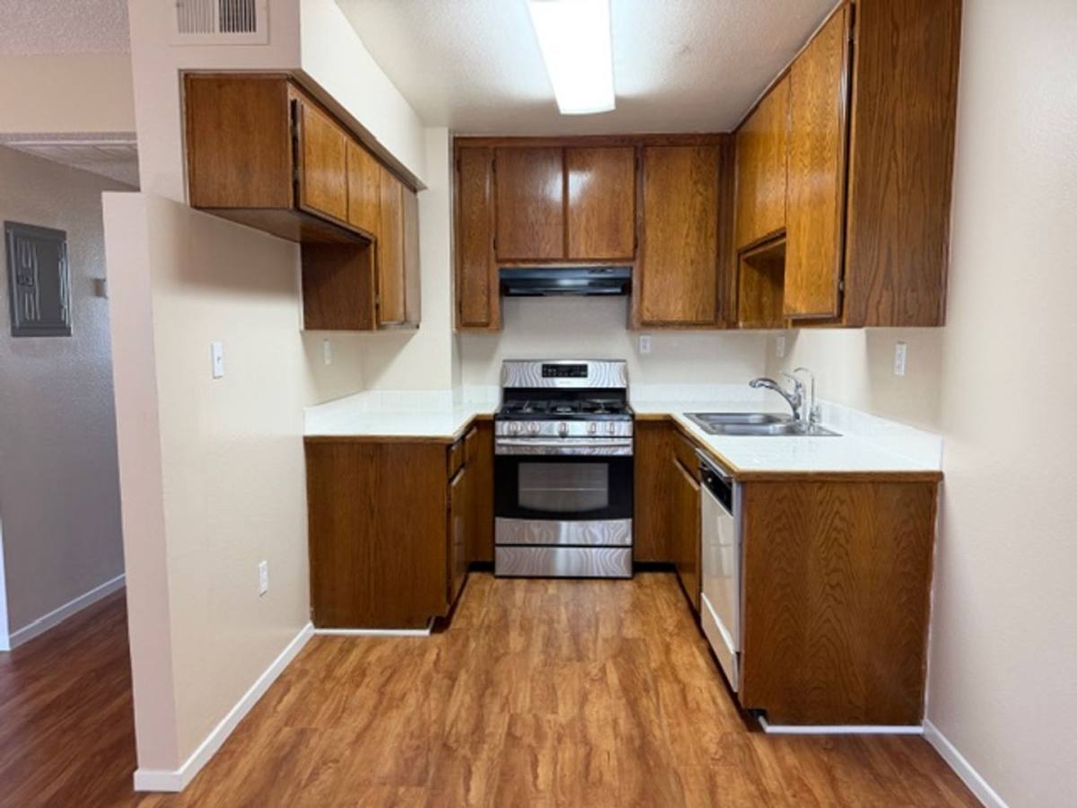 Apartment for rent at 635 E Chestnut, Glendale, CA 91205