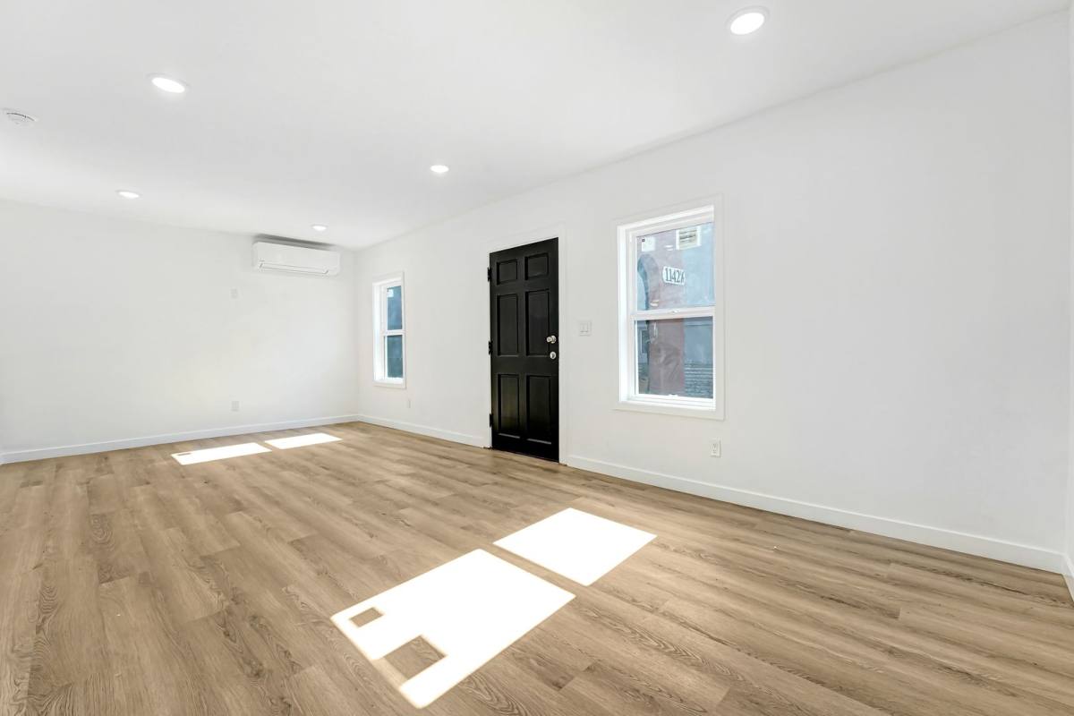 Apartment for rent at 1142 1 2 N Mariposa Ave, Los Angeles, CA 90029