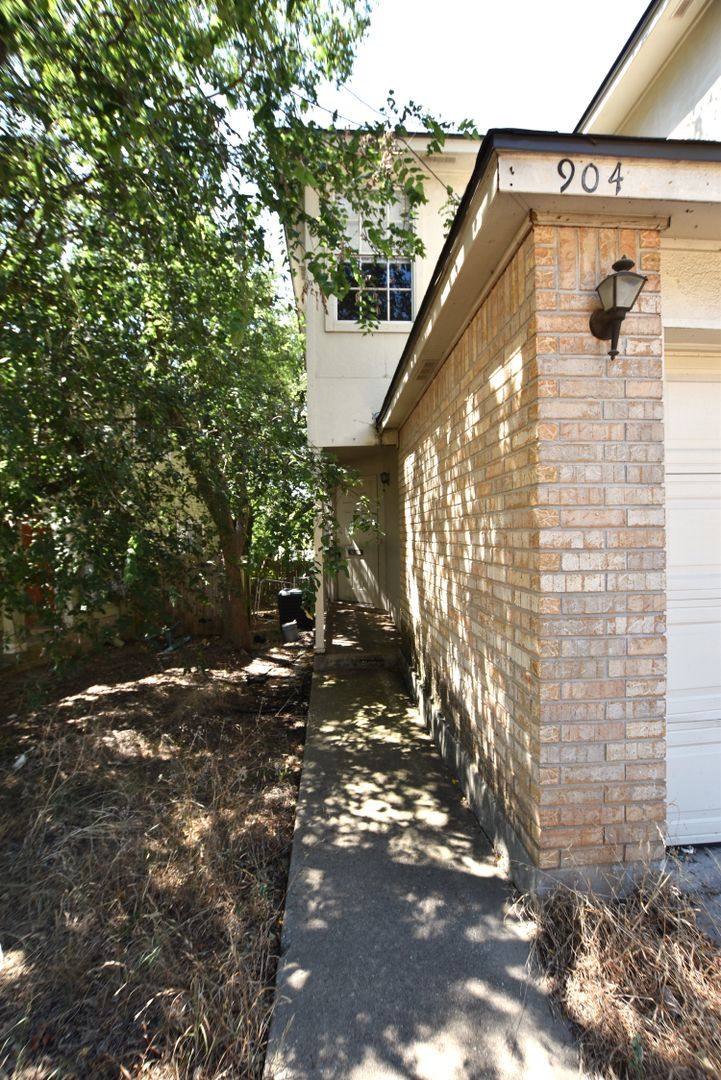 Apartment for rent at 902-904 Sagewod Trail, San Marcos, TX 78666