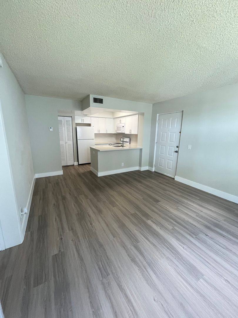 Apartment for rent at 752 Executive Center Dr, West Palm Beach, FL 33401