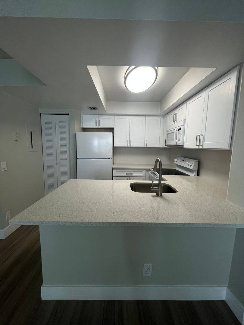 Apartment for rent at 752 Executive Center Dr, West Palm Beach, FL 33401