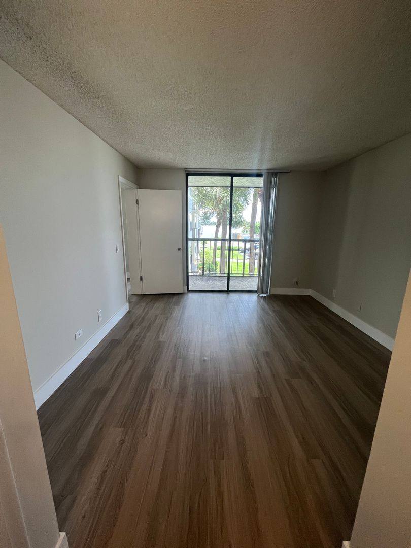 Apartment for rent at 752 Executive Center Dr, West Palm Beach, FL 33401