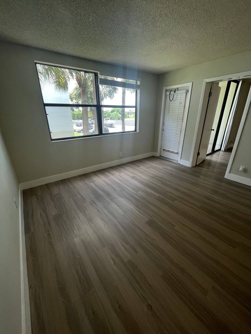 Apartment for rent at 752 Executive Center Dr, West Palm Beach, FL 33401