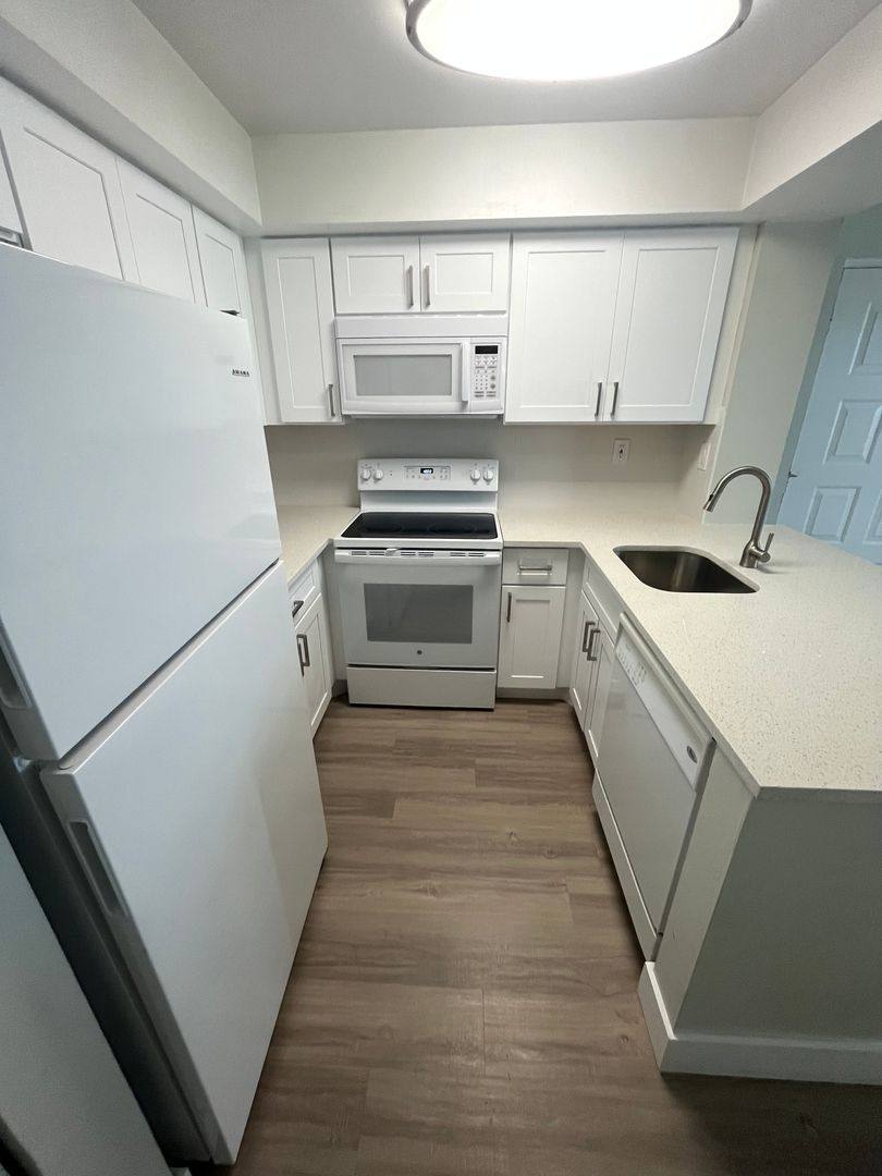 Apartment for rent at 752 Executive Center Dr, West Palm Beach, FL 33401