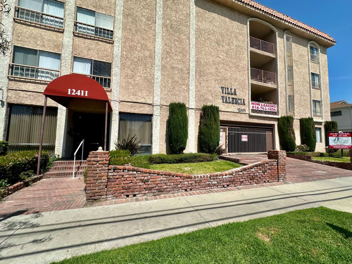 Apartment for rent at 12411 Magnolia Blvd, Valley Village, CA 91607