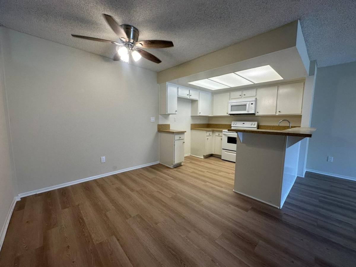 Apartment for rent at 12411 Magnolia Blvd, Valley Village, CA 91607