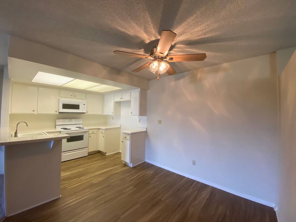 Apartment for rent at 12411 Magnolia Blvd, Valley Village, CA 91607
