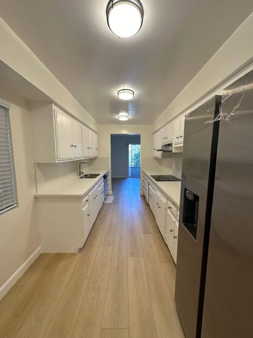 Apartment for rent at 11930 Montana Ave, Los Angeles, CA 90049